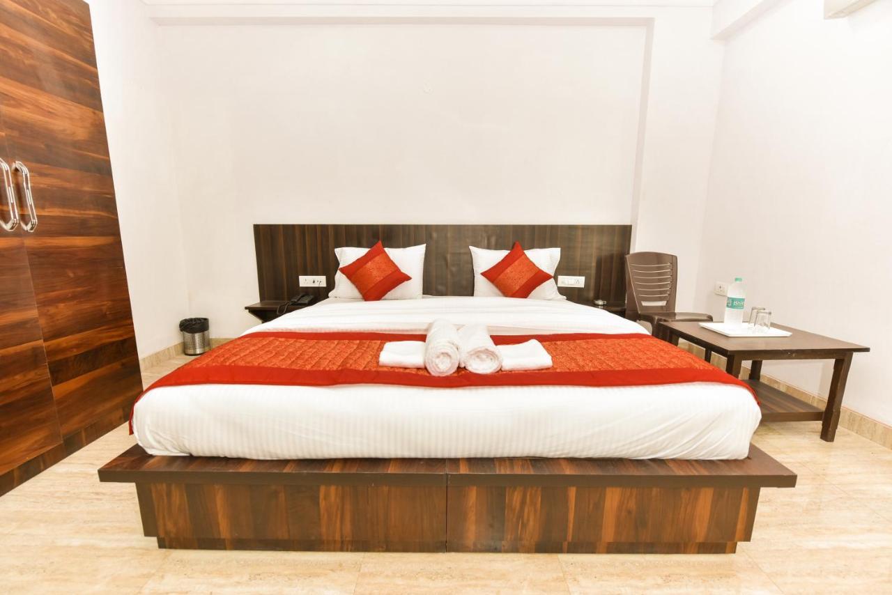 Hotel Luxury Collection Gurgaon Exterior photo